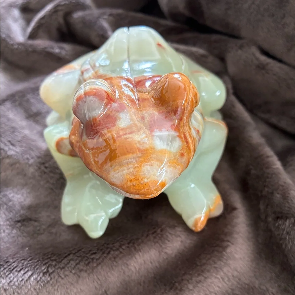 Carved Green Onyx Frog Figurine - Picture 2 of 9